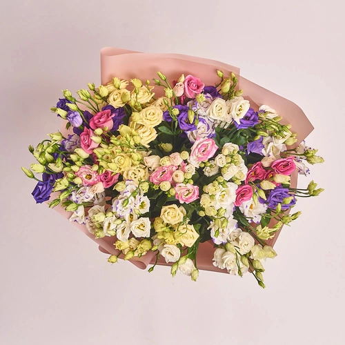 Изображение товара Букет 31 Эустома Микс, упаковка: Пудровая, артикул: 2633