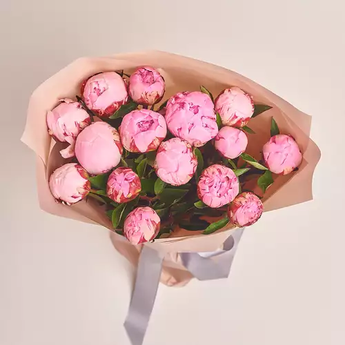 Зображення товару Букет 15 Рожевих Півоній, пакування: Пудрова, артикул: 2752