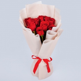 Букет 11 Червоних Троянд в ніжній упаковці