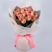 Bouquet of 15 Roses Bellevue in a delicate package 