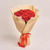 Букет 25 Червоних Троянд в бежевій упаковці