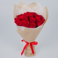 Букет 25 Красных Роз в бежевой упаковке