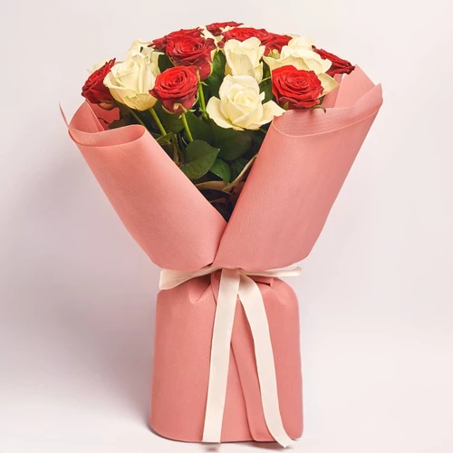 Product image Bouquet of 25 Mix of Red and White Roses, packaging: Coral, SKU: 2376