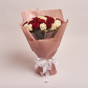 Bouquet of 25 Mix of Red and White Roses