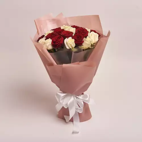 Product image Bouquet of 25 Mix of Red and White Roses, packaging: Powder, vendor code: 2376