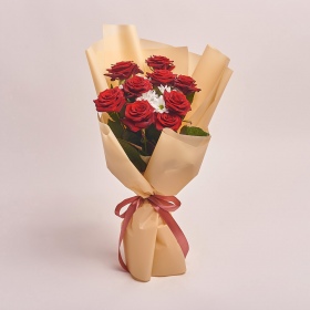 Bouquet of 9 Red Roses and Chrysanthemum 