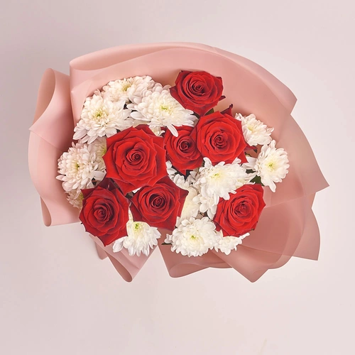 Product image Bouquet of 7 Red Roses and Chrysanthemum , packaging: Powder, vendor code: 2388