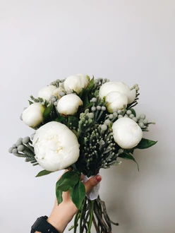 Bouquet of 9 Peonies and Brunias 
