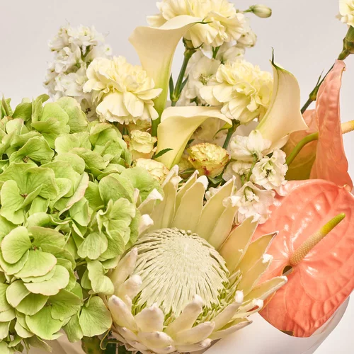 Product image Bouquet 718, packaging: White, vendor code: 2656