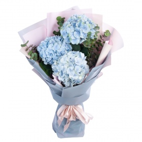 Bouquet of 3 Blue Hydrangeas and Eucalyptus