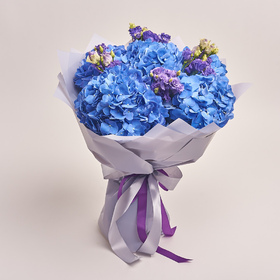 Bouquet of 5 Blue Hydrangeas and Violet Eustoma