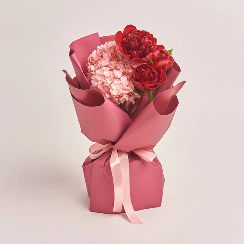 Product image Bouquet of 3 Red Peonies and Hydrangea, packaging: Coral, vendor code: 2781