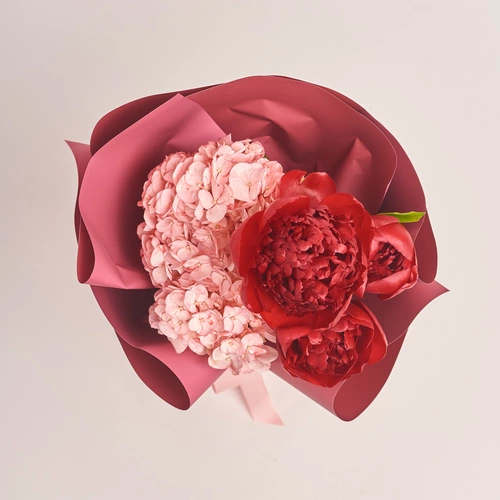 Product image Bouquet of 3 Red Peonies and Hydrangea, packaging: Coral, vendor code: 2781