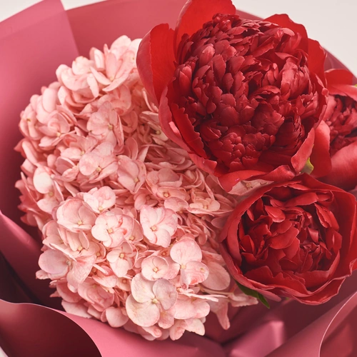 Product image Bouquet of 3 Red Peonies and Hydrangea, packaging: Coral, vendor code: 2781