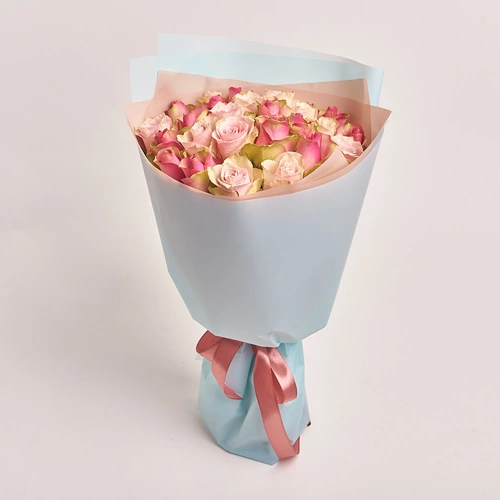 Product image Bouquet of 25 Roses Bellevue and Pink Athena mix, packaging: Blue, vendor code: 2866