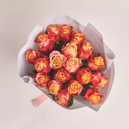 Изображение товара Букет 19 Двухцветных роз, упаковка: Серая, артикул: 3001
