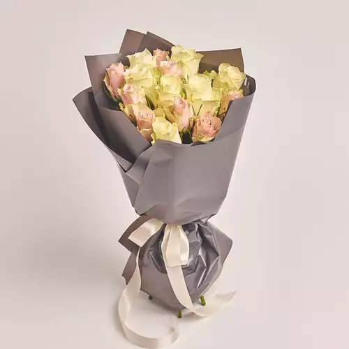 Product image Bouquet of 15 Roses Athena mix, packaging: 
Graphite, vendor code: 3074