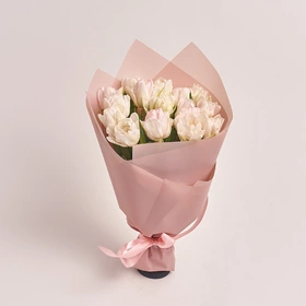 Букет 15 Бело-розовых пионовидных тюльпанов