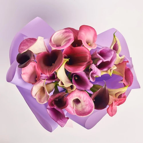 Product image Bouquet of 25 Callas Мix, packaging: Purple, SKU: 3166