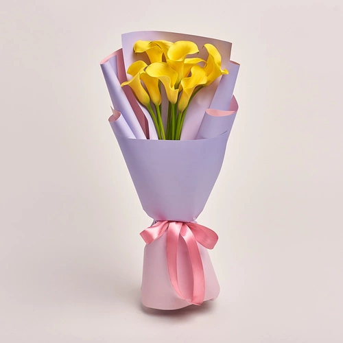 Product image Bouquet of 11 Yellow Callas, packaging: Gradiens violet, vendor code: 3210