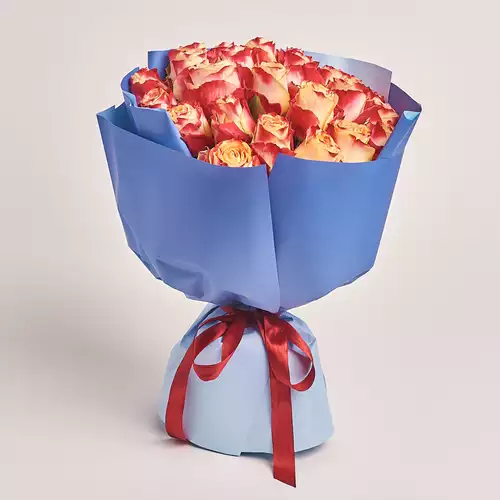 Product image Bouquet of 25 Cream-red roses, packaging: Gradiens blue, vendor code: 3329