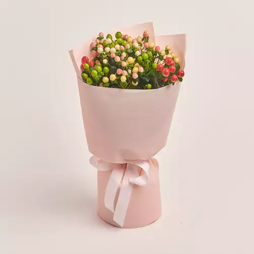 Product image Bouquet of 15 Нypericums mix, packaging: Kafin rose, vendor code: 3380