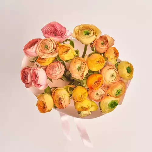 Изображение товара Букет 25 Ранункулюсов Пастель, упаковка: Каффин розовый, артикул: 3392