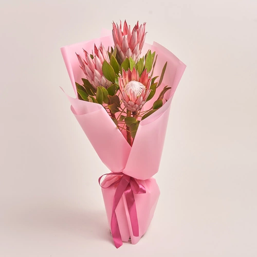 Product image Bouquet of 3 Proteas, packaging: Pink, vendor code: 3421