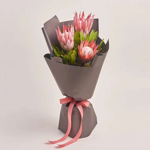 Product image Bouquet of 3 Proteas, packaging: 
Graphite, vendor code: 3421