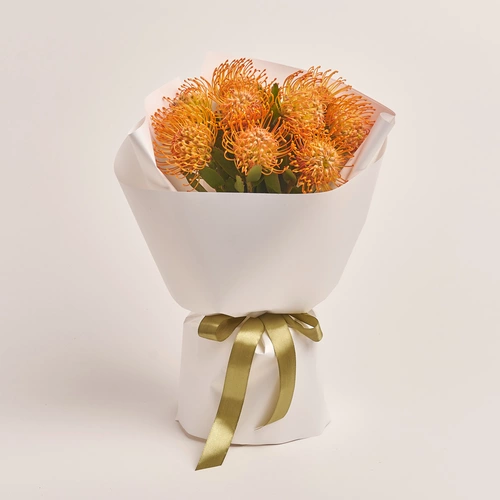 Product image Bouquet of 9 Leucospermums, packaging: White, vendor code: 3436