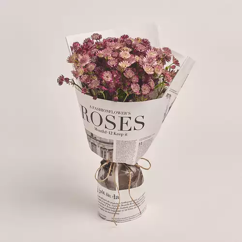 Product image Bouquet of 25 Astrantias mix, packaging: Newspaper, vendor code: 3460