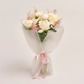 Bouquet of 5 White Peonies and Astilbes