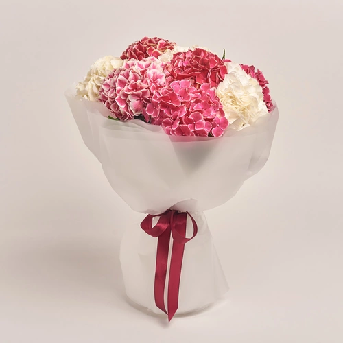 Product image Bouquet of 9 White and Crimson Hydrangeas mix, packaging: Transparent, vendor code: 3536