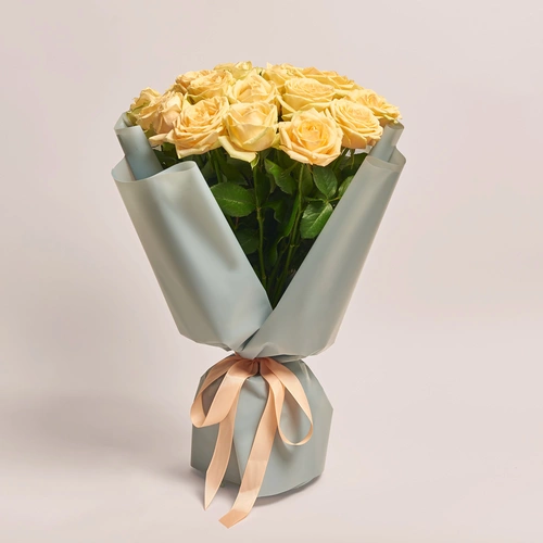 Зображення товару Букет 25 Персикових Троянд, пакування: Сіра, артикул: 3539