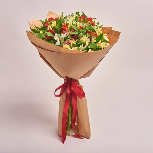 Изображение товара Букет 25 Альстромерий микс, упаковка: Крафт, артикул: 2109