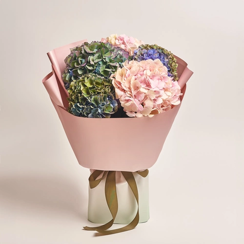 Product image Bouquet of 5 Hydrangeas Mix Classic, packaging: Gradiens tiffany, vendor code: 3582