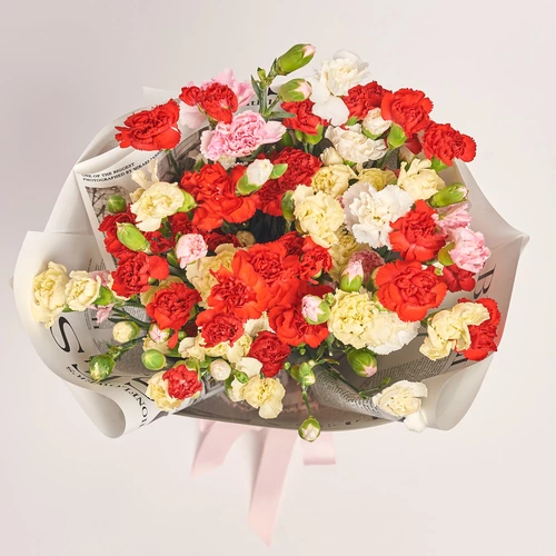 Product image Bouquet 25 Carnations Spray Mix, packaging: Newspaper, vendor code: 3616
