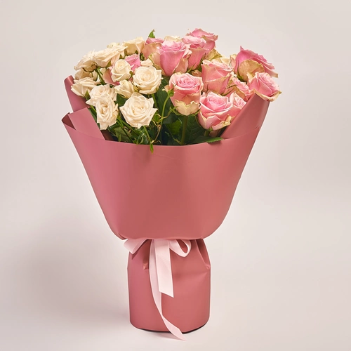 Product image Bouquet Duo with pink Roses and white Spray, packaging: Coral, vendor code: 3627