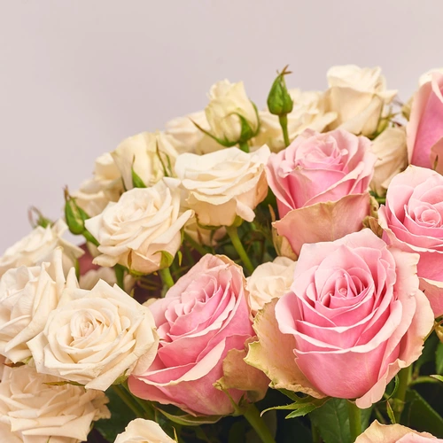Product image Bouquet Duo with pink Roses and white Spray, packaging: Coral, vendor code: 3627