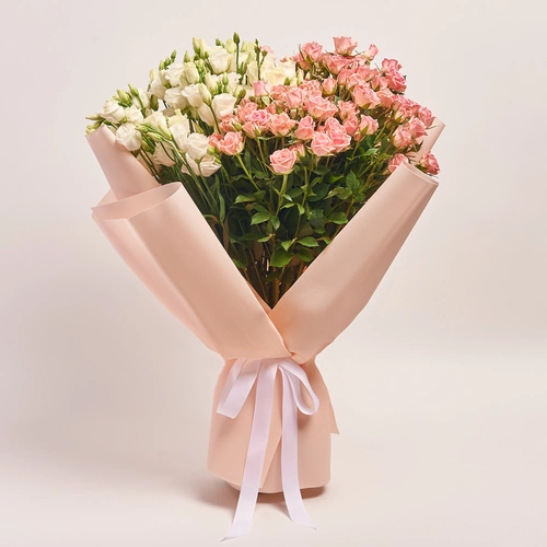 Product image Bouquet Duo with Eustomas and Spray Roses, packaging: Kafin rose, vendor code: 3634