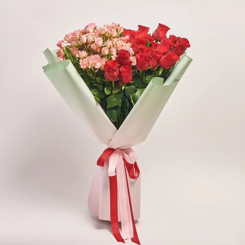 Product image Bouquet Duo with red Roses and pink Spray, packaging: Gradiens tiffany, vendor code: 3636