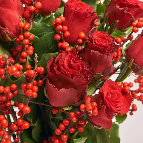 Product image Bouquet Duo red Rose and Ilex, packaging: White, vendor code: 3696