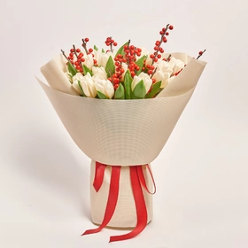 Product image Bouquet Duo white Tulips and Ilex, packaging: Kafin cream, vendor code: 3712