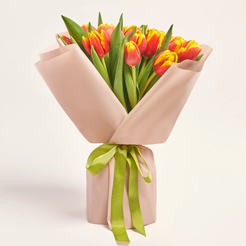 Product image Bouquet of 25 red and yellow Tulips, packaging: Powder, vendor code: 3718