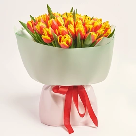 Product image Bouquet of 51 red and yellow Tulips, packaging: Gradiens tiffany, vendor code: 3719