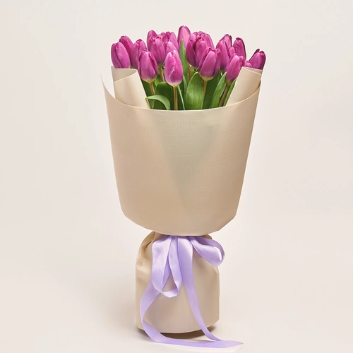 Product image Bouquet of 25 purple Tulips Classic, packaging: Kafin cream, vendor code: 3722