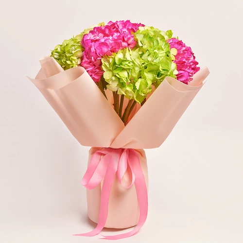 Product image Bouquet of 7 green and crimson Hydrangeas mix, packaging: Kafin rose, vendor code: 3767