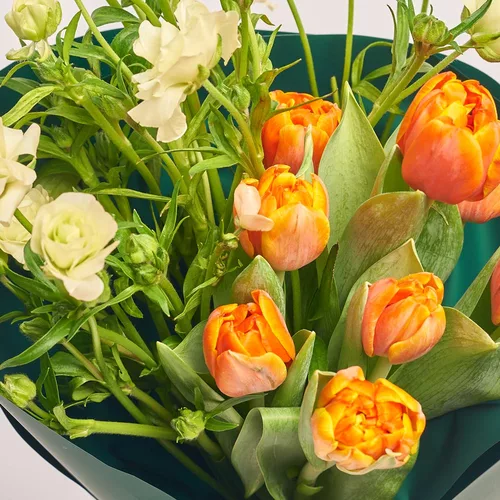 Product image Duo bouquet with Tulips and Ranunculuses, packaging: Green, vendor code: 3788