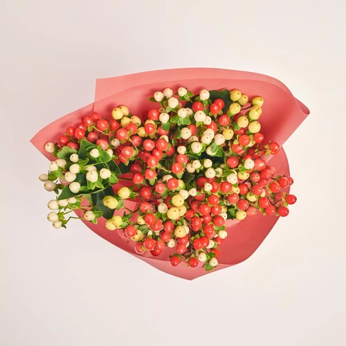 Product image Bouquet of 25 Нypericums mix, packaging: Kafin rust, vendor code: 3830