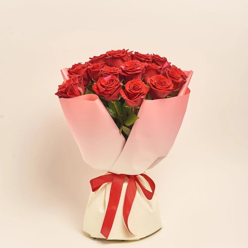 Product image Bouquet of 25 Roses Red Panther, packaging: Gradiens pink, vendor code: 3861